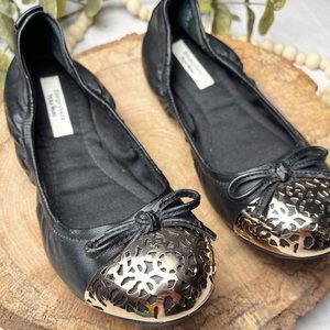 Simply Vera Vera Wang Gold Plated Black Flats-Sz. 6